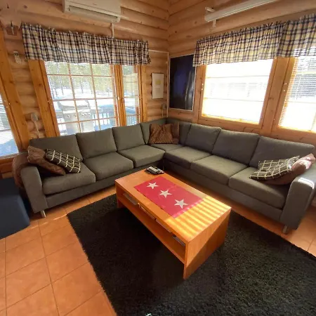 Luoston Vaeaertin Kammi Chalet *