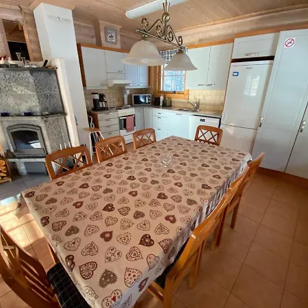 Luoston Vaeaertin Kammi Chalet *